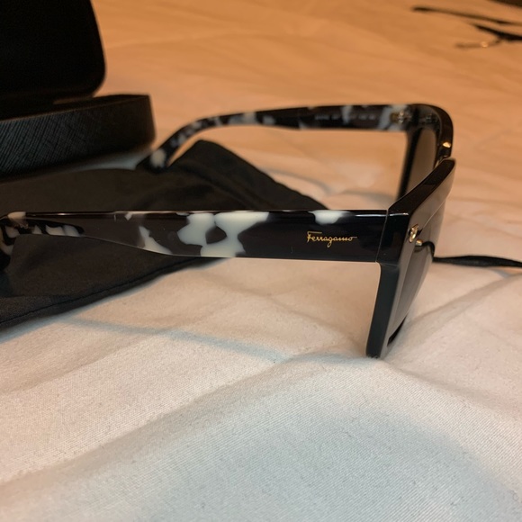 Salvatore Ferragamo Sunglassses - Picture 4 of 5